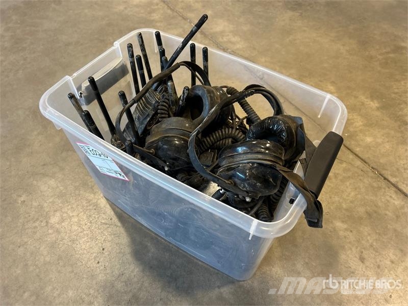 Quantity of Kenwood Radios Drugi deli