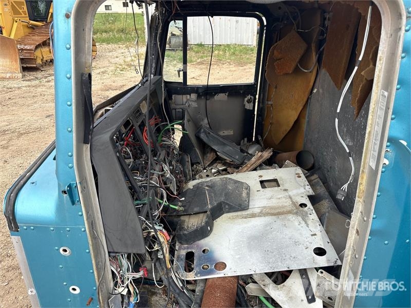 Quantity of Kenworth Truck Body Parts Transportes - Outros