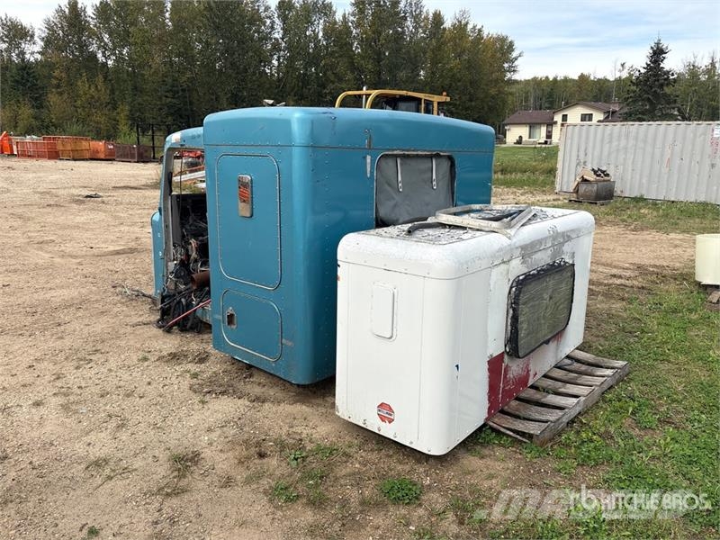 Quantity of Kenworth Truck Body Parts Transportes - Outros