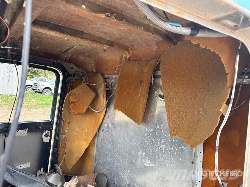 Quantity of Kenworth Truck Body Parts Transportes - Outros