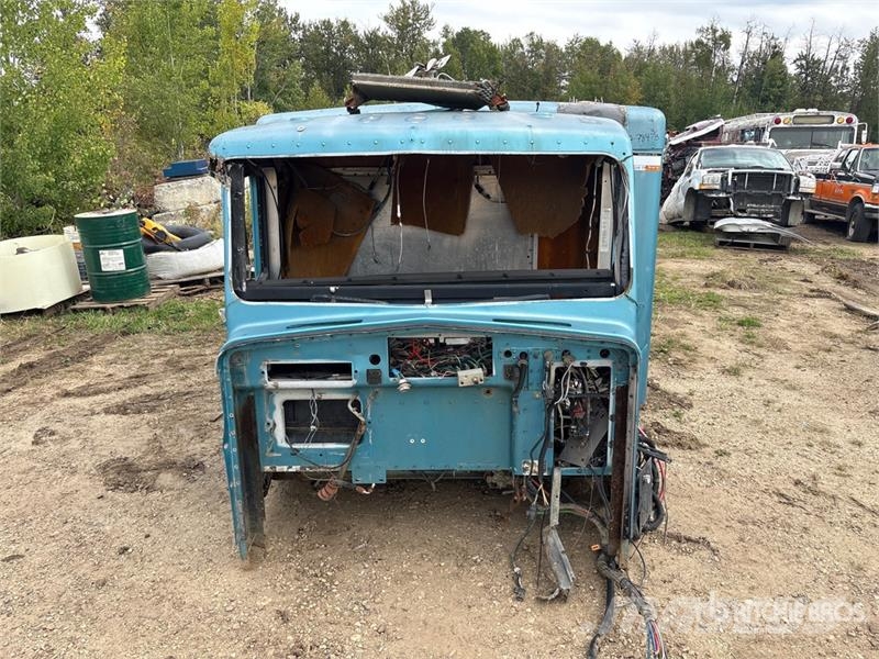 Quantity of Kenworth Truck Body Parts Transportes - Outros