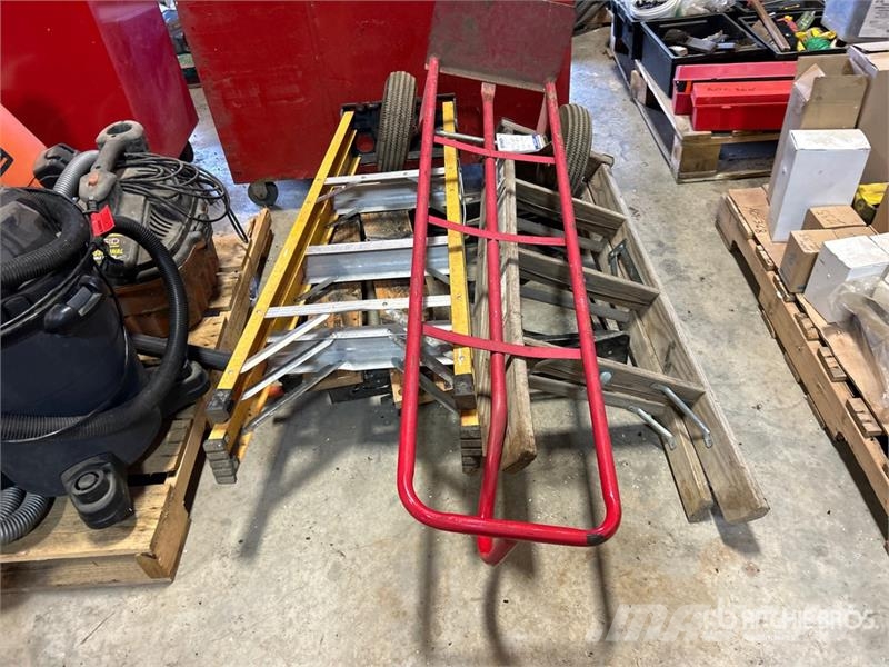 Quantity of Ladders and Dolly Drugi deli