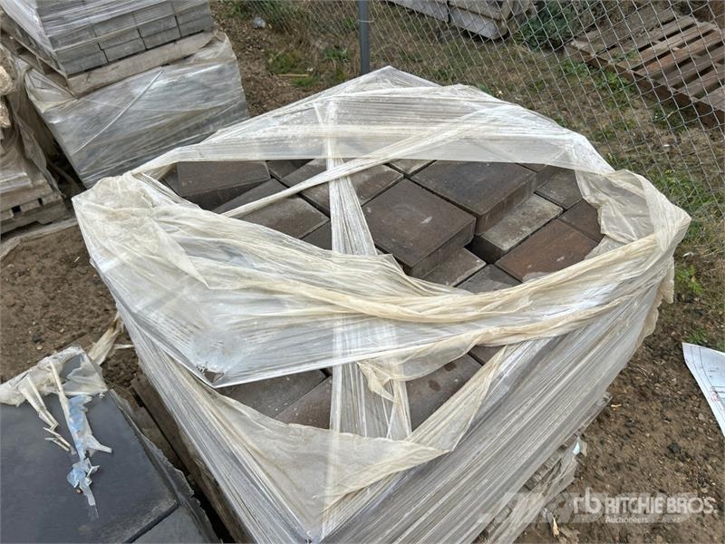  Quantity of Landscaping Bricks ماكينات زراعية - غير ذلك