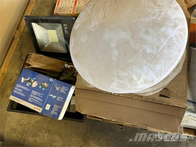 Quantity of Led Bulbs, Gun Hose Assembly & Shop Li Drugi deli