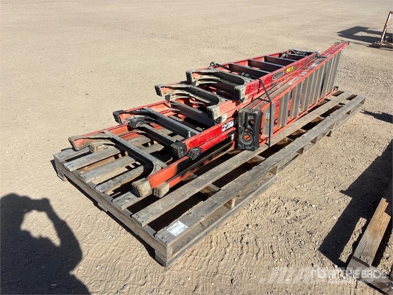Quantity of Louisville Fiberglass Step Ladder Scale e piattaforme
