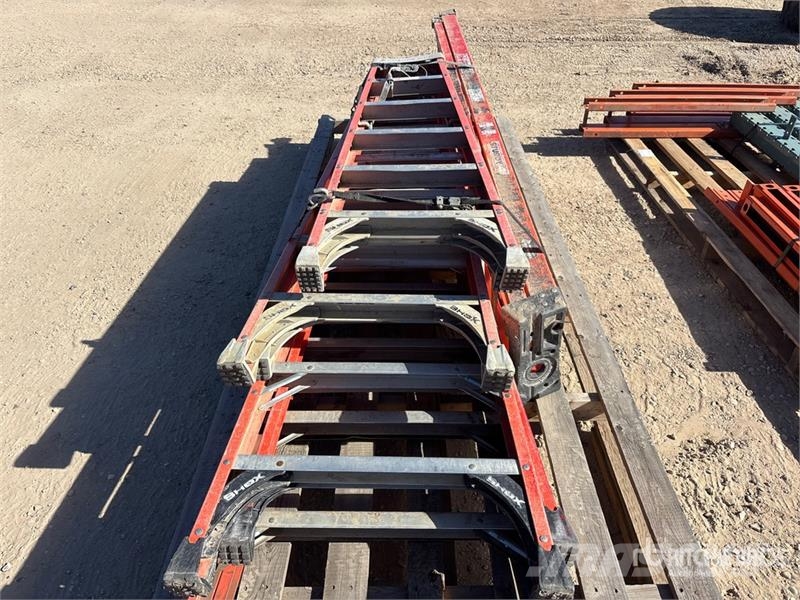 Quantity of Louisville Fiberglass Step Ladder Scale e piattaforme