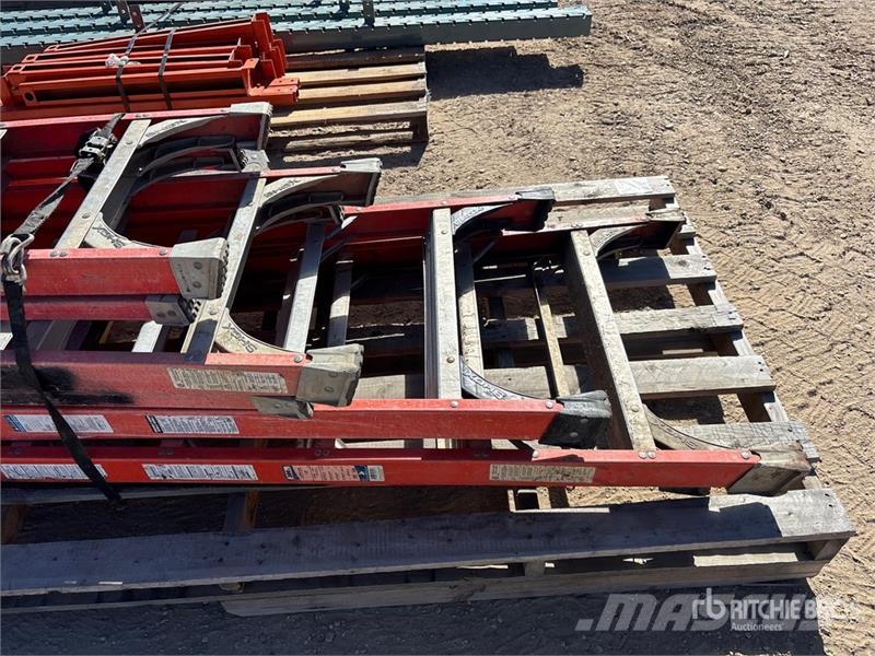 Quantity of Louisville Fiberglass Step Ladder Scale e piattaforme