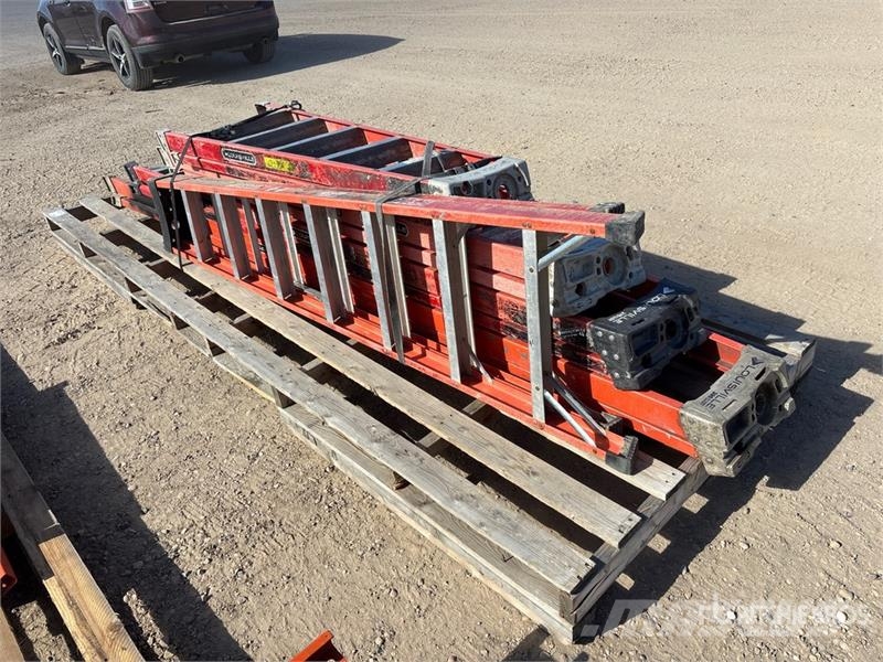 Quantity of Louisville Fiberglass Step Ladder Scale e piattaforme