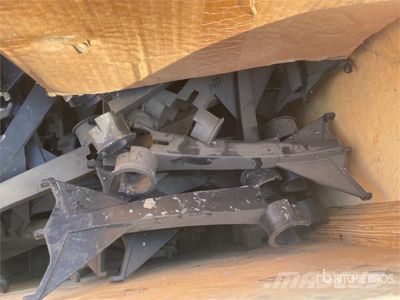 Quantity of MacDon Duck Feet Landbrug - Andet