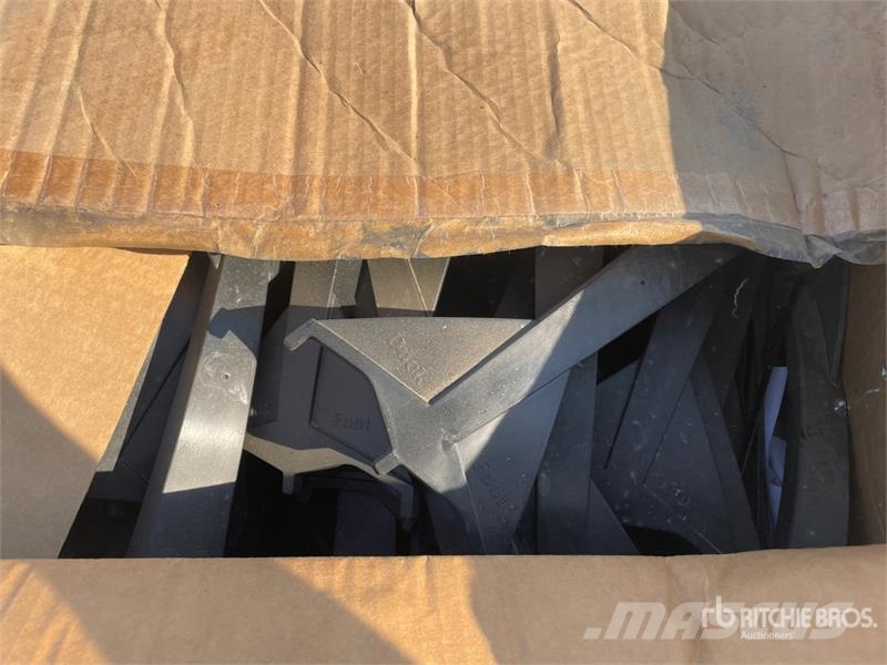 Quantity of MacDon Duck Feet Landbrug - Andet