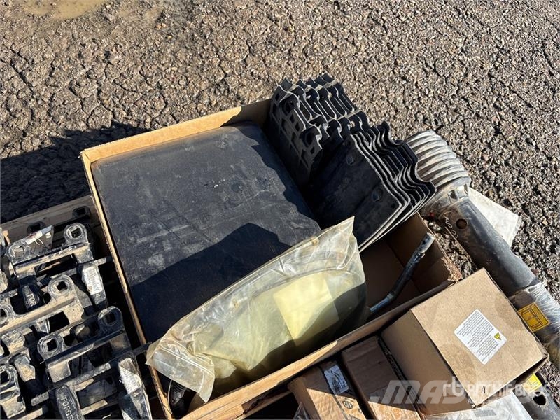Quantity of MacDon Header Parts Andre komponenter