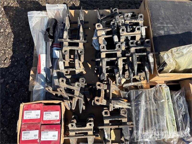 Quantity of MacDon Header Parts Andre komponenter