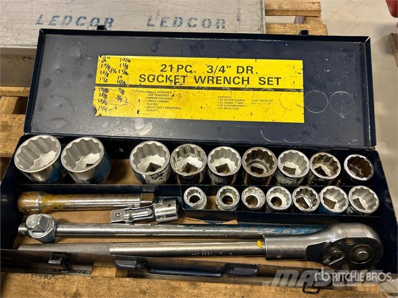  Quantity of Mechanics Ratchet Wrench Sockets مكونات أخرى
