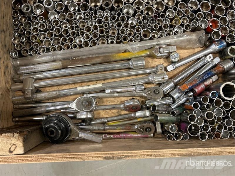  Quantity of Mechanics Ratchet Wrench Sockets مكونات أخرى