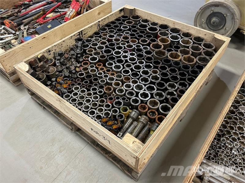  Quantity of Mechanics Impact Gun Sockets مكونات أخرى