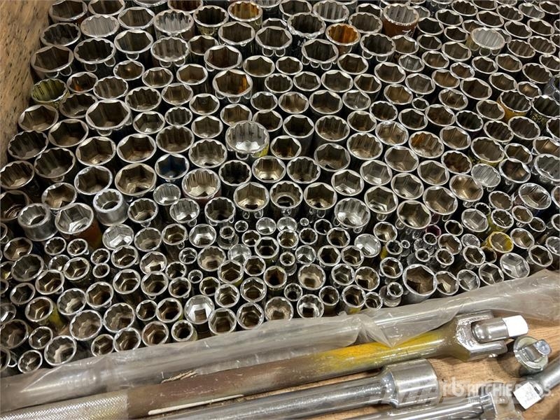  Quantity of Mechanics Ratchet Wrench Sockets مكونات أخرى