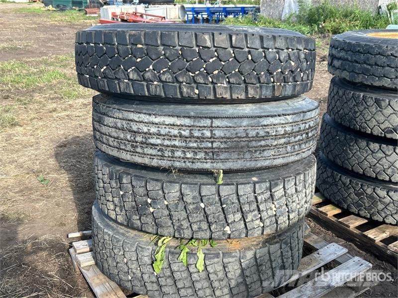 Quantity of Michelin 11R24.5 Tires Tyres, wheels and rims