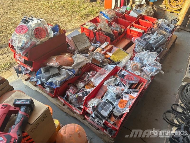 Quantity of Misc. Truck Parts (Unused) Transportes - Outros