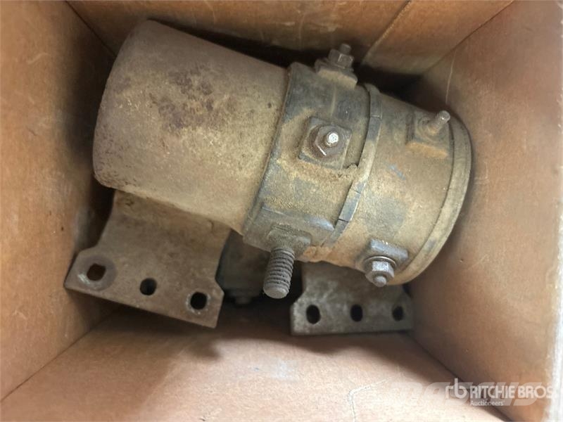Quantity of Misc. Truck Parts (Unused) Transportes - Outros