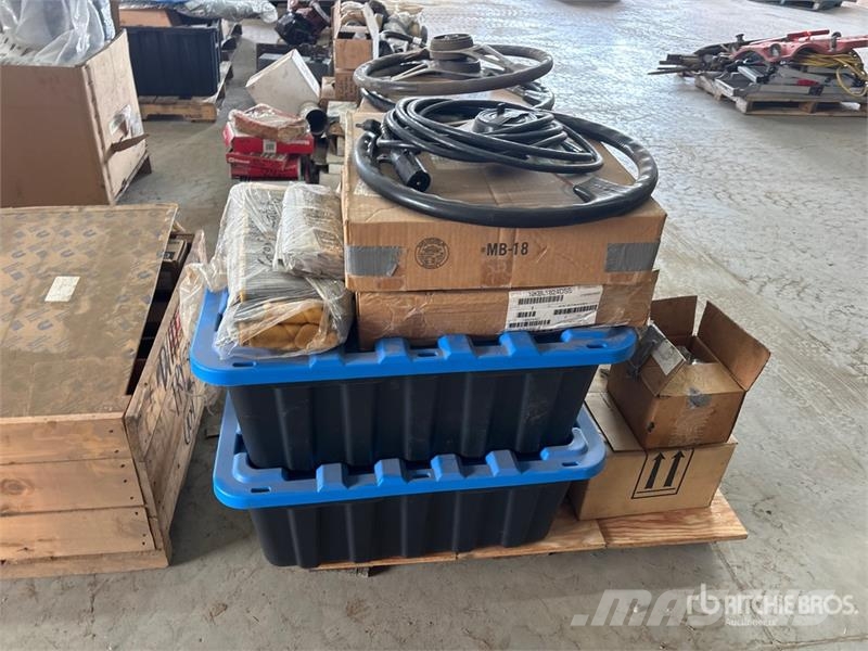  Quantity of Misc. Truck Parts (Unused) Transportes - Outros
