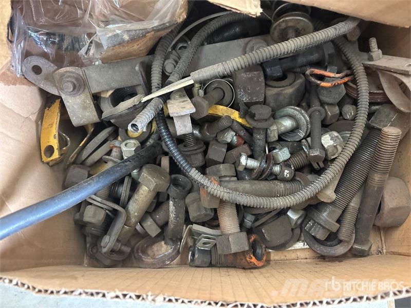 Quantity of Misc. Truck Parts (Unused) Transportes - Outros