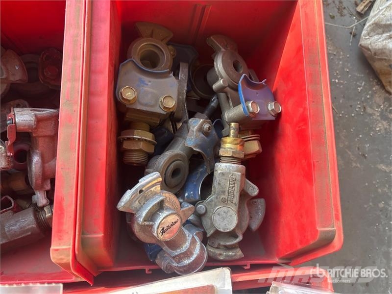 Quantity of Misc. Truck Parts (Unused) Transportes - Outros