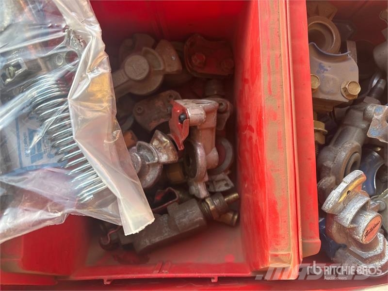 Quantity of Misc. Truck Parts (Unused) Transportes - Outros