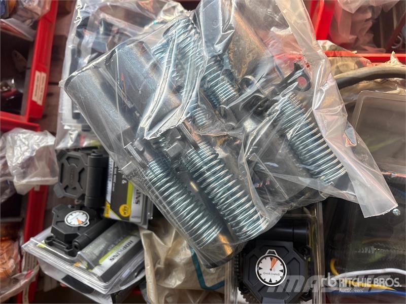 Quantity of Misc. Truck Parts (Unused) Transportes - Outros