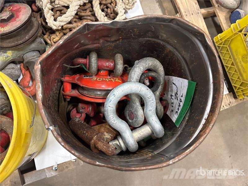 Quantity of Miscellaneous Rigging Kran-Teile und Zubehör