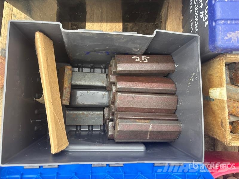  Quantity of Miscellaneous Bucket Teeth Drugi deli