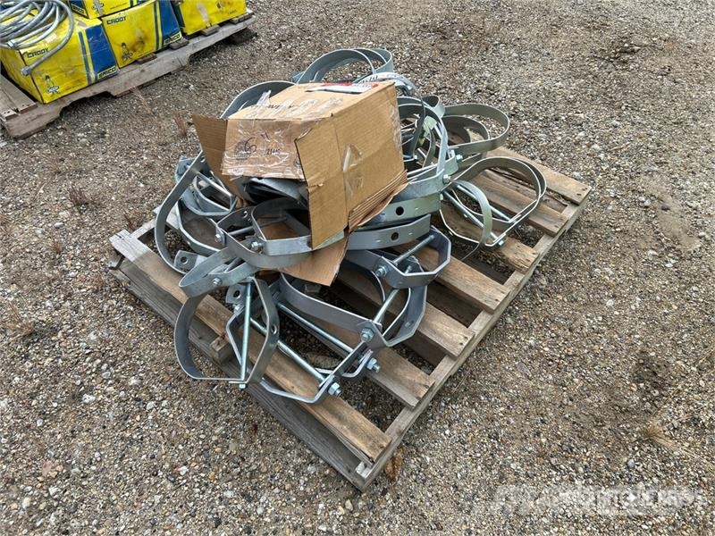 Quantity of Miscellaneous Clevis Hanger (Unused) Drugi deli