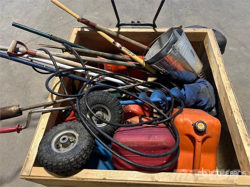Quantity of Miscellaneous Landscaping Equipment Ostale poljoprivredne mašine