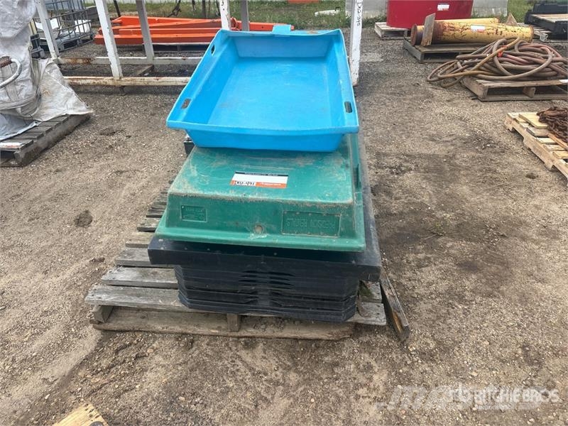  Quantity of Miscellaneous Spill Trays Drugi deli