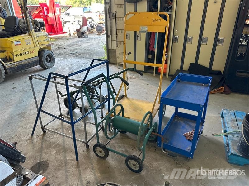  Quantity of Miscellaneous Shop Carts Drugi deli