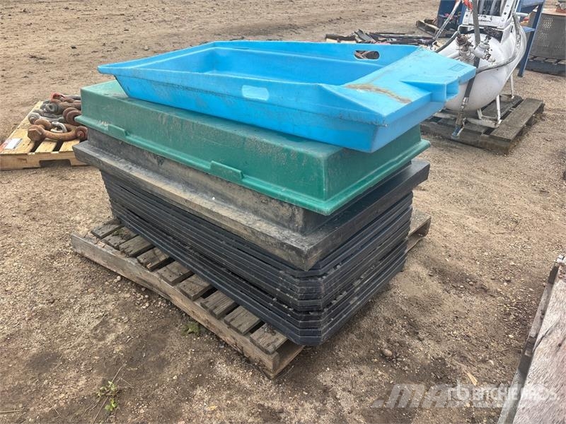  Quantity of Miscellaneous Spill Trays Drugi deli