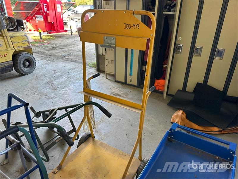  Quantity of Miscellaneous Shop Carts Drugi deli