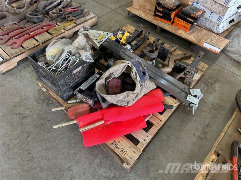 Quantity of Miscellaneous Truck and Trailer Parts Drugi deli