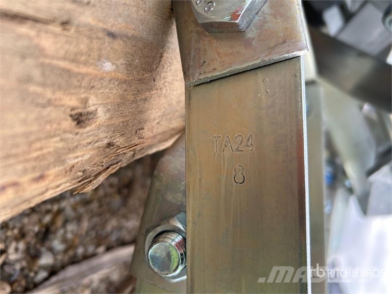 Quantity of Miscellaneous Clevis Hanger (Unused) Drugi deli