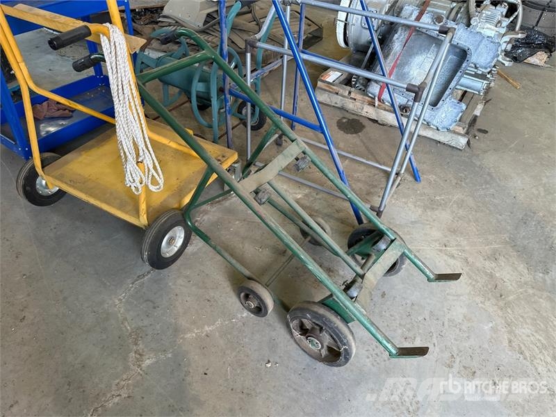 Quantity of Miscellaneous Shop Carts Drugi deli