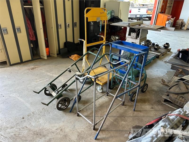  Quantity of Miscellaneous Shop Carts Drugi deli