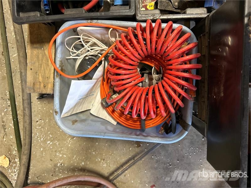 Quantity of Mitre Saw Blade, Steel Brush, Triangul Drugi deli