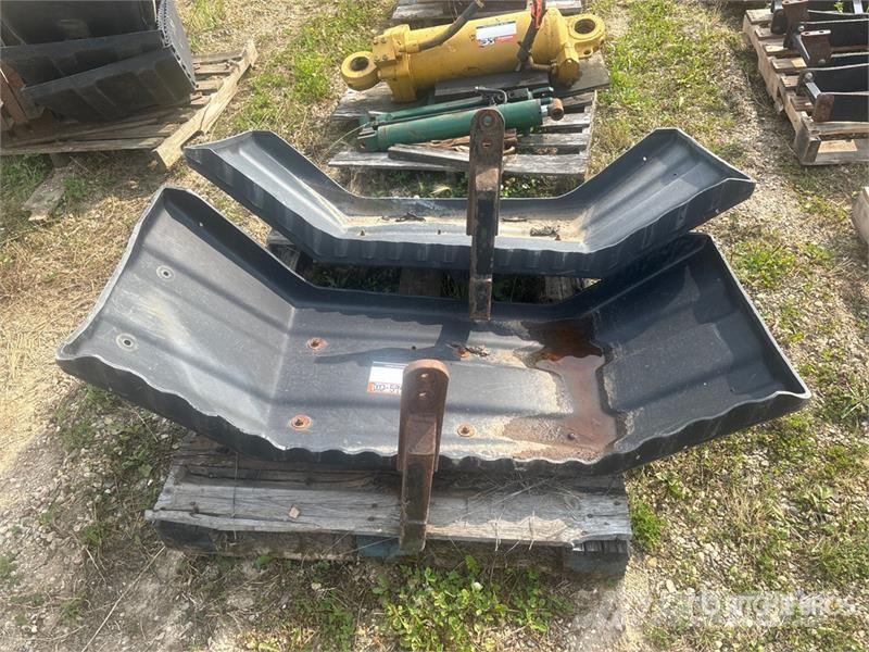 Quantity of Motor Grader Fenders Drugi deli