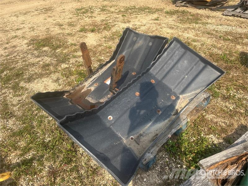 Quantity of Motor Grader Fenders Drugi deli