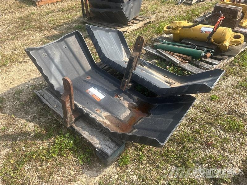 Quantity of Motor Grader Fenders Drugi deli