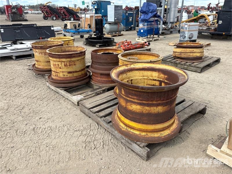 Quantity of Motor Scraper and Rock Truck Wheels Renkaat ja vanteet