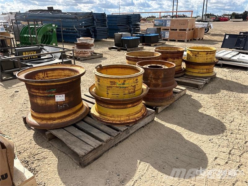 Quantity of Motor Scraper and Rock Truck Wheels Renkaat ja vanteet