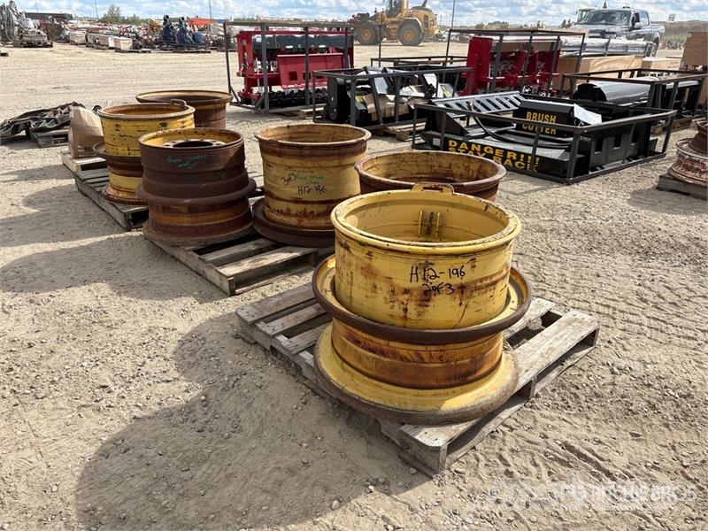Quantity of Motor Scraper and Rock Truck Wheels Renkaat ja vanteet