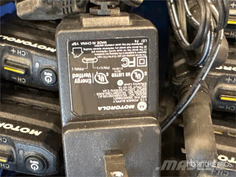 Quantity of Motorola Handheld 2-Way Radios مكونات أخرى