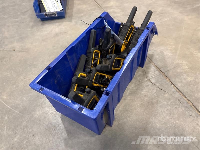 Quantity of Motorola Handheld 2-Way Radios مكونات أخرى