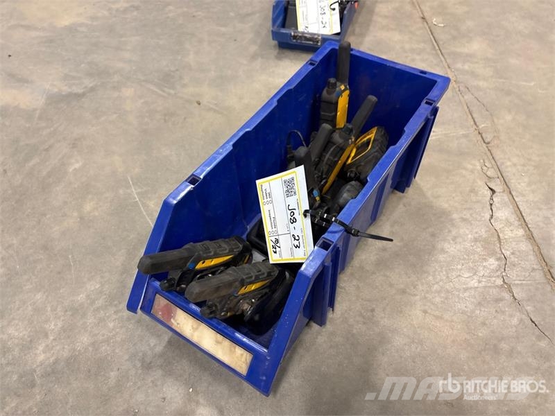Quantity of Motorola Handheld 2-Way Radios مكونات أخرى
